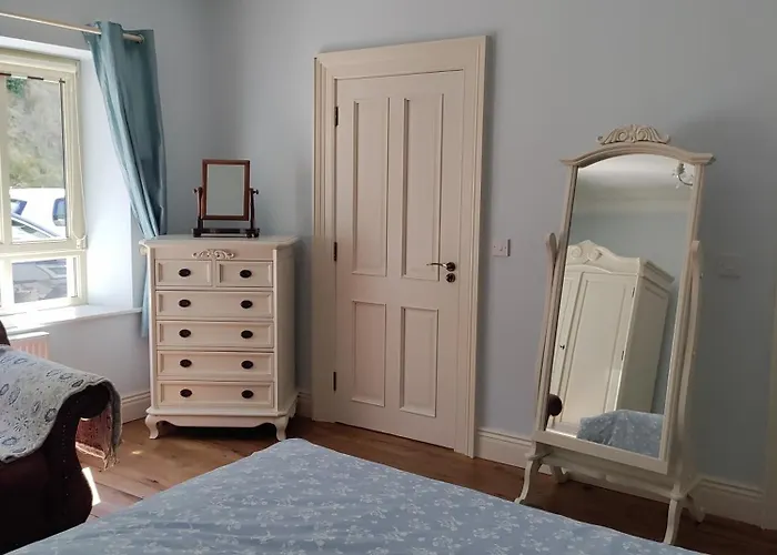 Hillside Hideaway Bed & Breakfast