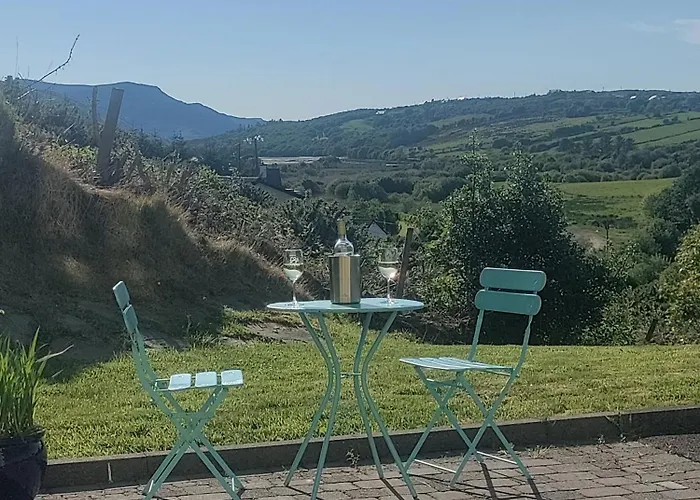 Hillside Hideaway 3*