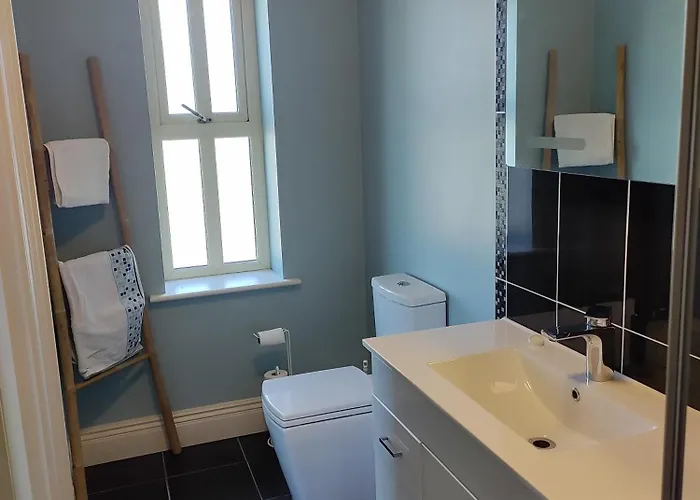 Hillside Hideaway Bed & Breakfast 3*